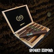 La Flor Dominicana 的第一款盒压凿子