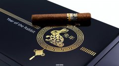 Cohiba 和 Montecristo 雪茄盒以古巴短号庆祝兔年