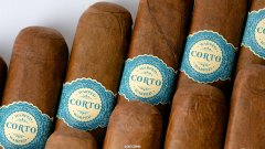 Warped Corto 扭曲雪茄科托有新的尺寸和新的外观